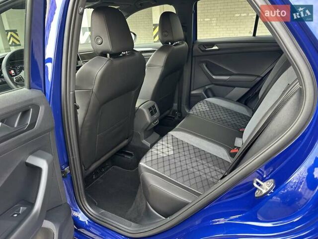 Синий Фольксваген Ти-Рок, объемом двигателя 1.5 л и пробегом 17 тыс. км за 28900 $, фото 39 на Automoto.ua