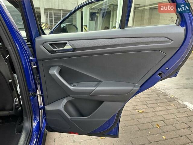 Синий Фольксваген Ти-Рок, объемом двигателя 1.5 л и пробегом 17 тыс. км за 28900 $, фото 47 на Automoto.ua