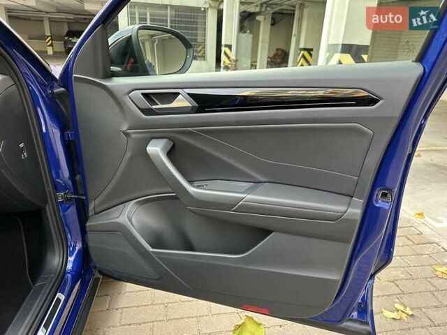 Синий Фольксваген Ти-Рок, объемом двигателя 1.5 л и пробегом 17 тыс. км за 28900 $, фото 48 на Automoto.ua