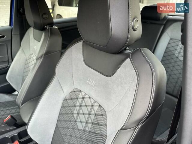 Синий Фольксваген Ти-Рок, объемом двигателя 1.5 л и пробегом 17 тыс. км за 28900 $, фото 51 на Automoto.ua