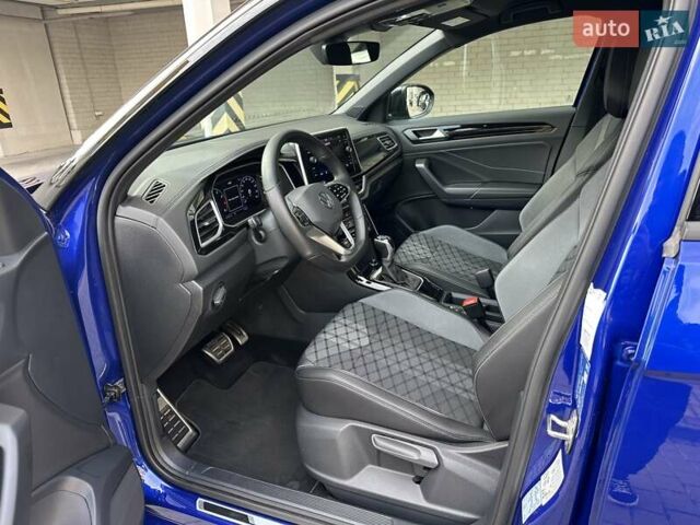 Синий Фольксваген Ти-Рок, объемом двигателя 1.5 л и пробегом 17 тыс. км за 28900 $, фото 37 на Automoto.ua