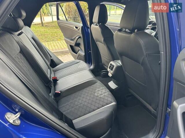 Синий Фольксваген Ти-Рок, объемом двигателя 1.5 л и пробегом 17 тыс. км за 28900 $, фото 40 на Automoto.ua