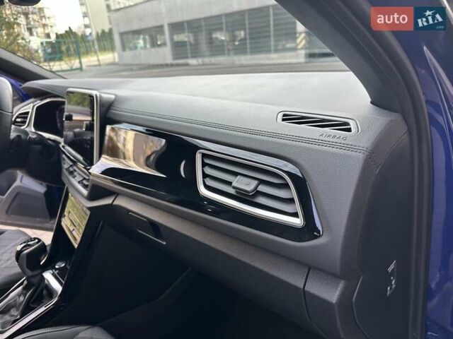 Синий Фольксваген Ти-Рок, объемом двигателя 1.5 л и пробегом 17 тыс. км за 28900 $, фото 49 на Automoto.ua