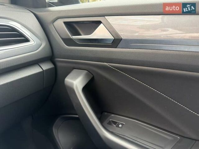 Синий Фольксваген Ти-Рок, объемом двигателя 1.5 л и пробегом 11 тыс. км за 26000 $, фото 10 на Automoto.ua