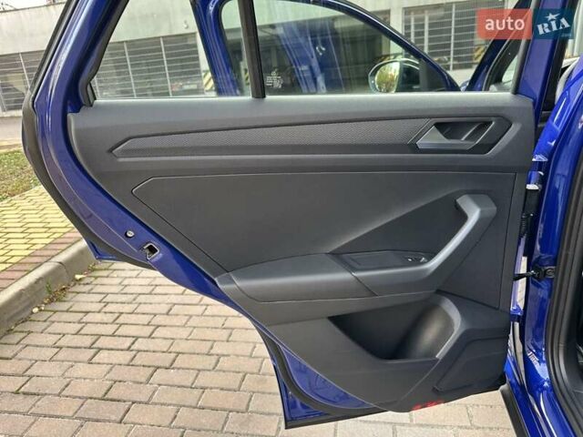 Синий Фольксваген Ти-Рок, объемом двигателя 1.5 л и пробегом 17 тыс. км за 28900 $, фото 46 на Automoto.ua