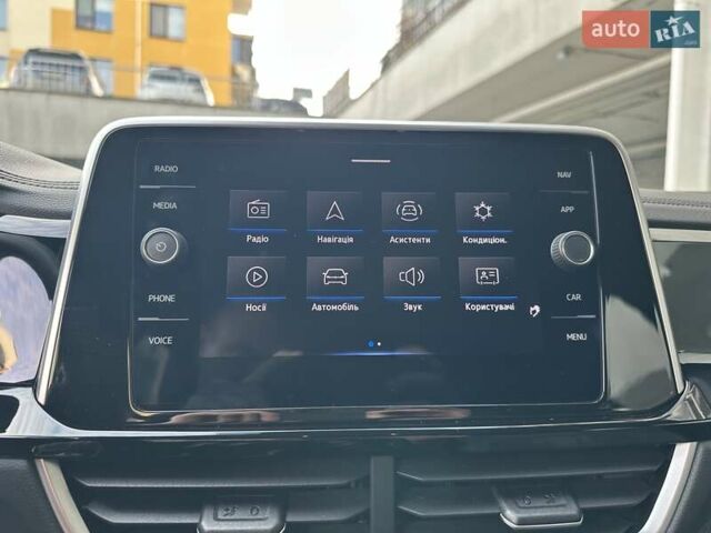 Синий Фольксваген Ти-Рок, объемом двигателя 1.5 л и пробегом 17 тыс. км за 28900 $, фото 59 на Automoto.ua