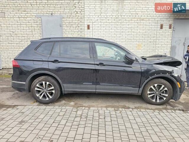 Черный Фольксваген Taigun, объемом двигателя 2 л и пробегом 16 тыс. км за 12300 $, фото 3 на Automoto.ua