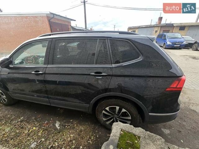 Черный Фольксваген Taigun, объемом двигателя 2 л и пробегом 16 тыс. км за 12300 $, фото 2 на Automoto.ua