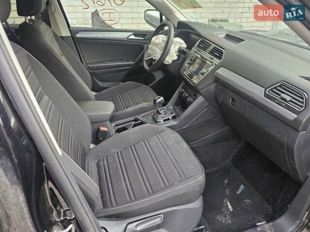 Черный Фольксваген Taigun, объемом двигателя 2 л и пробегом 16 тыс. км за 12300 $, фото 6 на Automoto.ua