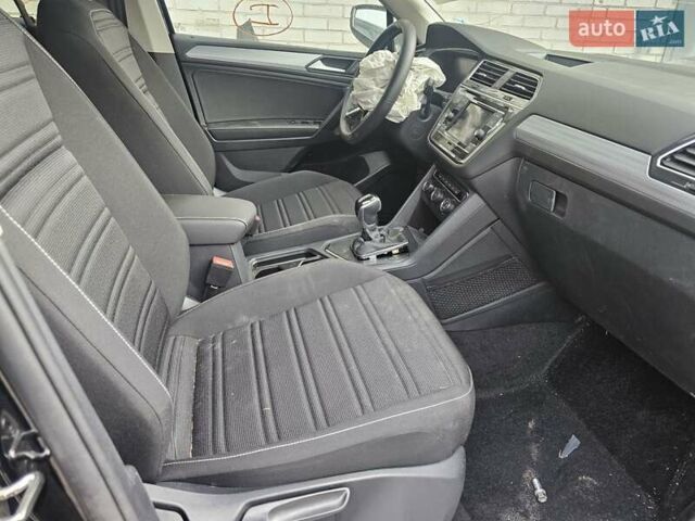 Черный Фольксваген Taigun, объемом двигателя 2 л и пробегом 16 тыс. км за 12300 $, фото 1 на Automoto.ua