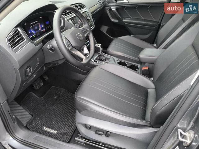 Сірий Фольксваген Taigun, об'ємом двигуна 2 л та пробігом 73 тис. км за 24900 $, фото 10 на Automoto.ua