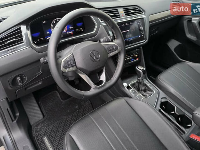 Сірий Фольксваген Taigun, об'ємом двигуна 2 л та пробігом 73 тис. км за 24900 $, фото 1 на Automoto.ua