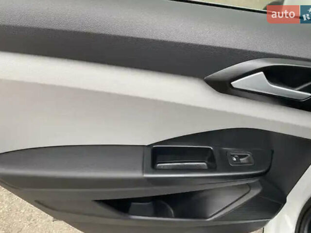 Белый Фольксваген Таос, объемом двигателя 1.5 л и пробегом 49 тыс. км за 21000 $, фото 11 на Automoto.ua