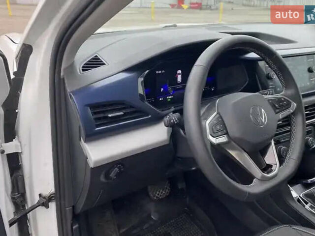 Белый Фольксваген Таос, объемом двигателя 1.5 л и пробегом 49 тыс. км за 21000 $, фото 16 на Automoto.ua