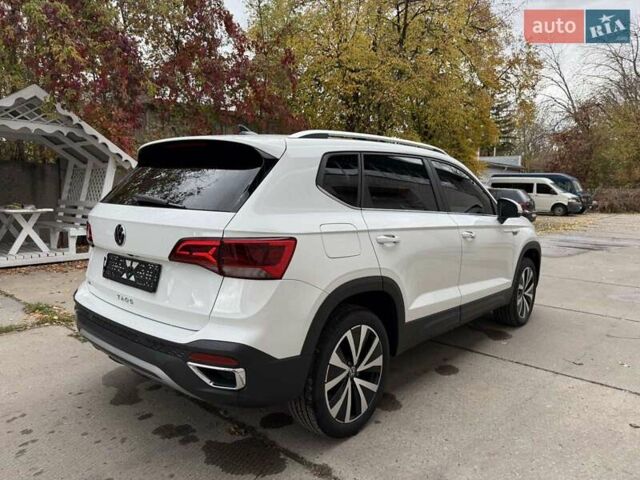 Белый Фольксваген Таос, объемом двигателя 1.5 л и пробегом 1 тыс. км за 25900 $, фото 4 на Automoto.ua