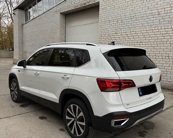 Белый Фольксваген Таос, объемом двигателя 1.5 л и пробегом 1 тыс. км за 25900 $, фото 3 на Automoto.ua