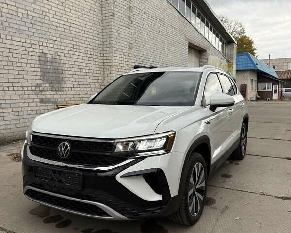 Белый Фольксваген Таос, объемом двигателя 1.5 л и пробегом 1 тыс. км за 25900 $, фото 2 на Automoto.ua