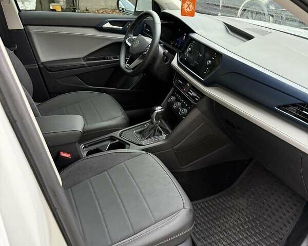 Белый Фольксваген Таос, объемом двигателя 1.5 л и пробегом 1 тыс. км за 25900 $, фото 6 на Automoto.ua