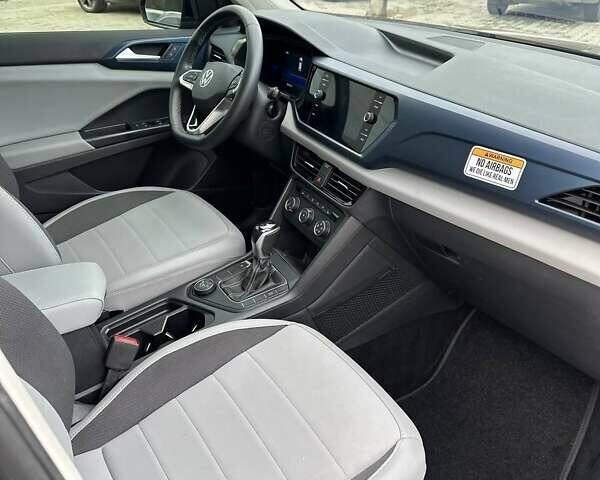 Черный Фольксваген Таос, объемом двигателя 1.5 л и пробегом 130 тыс. км за 17300 $, фото 6 на Automoto.ua