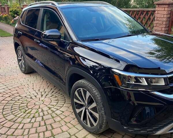 Черный Фольксваген Таос, объемом двигателя 1.5 л и пробегом 74 тыс. км за 17300 $, фото 3 на Automoto.ua