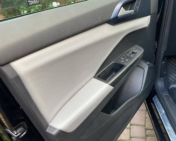 Черный Фольксваген Таос, объемом двигателя 1.5 л и пробегом 74 тыс. км за 17300 $, фото 10 на Automoto.ua