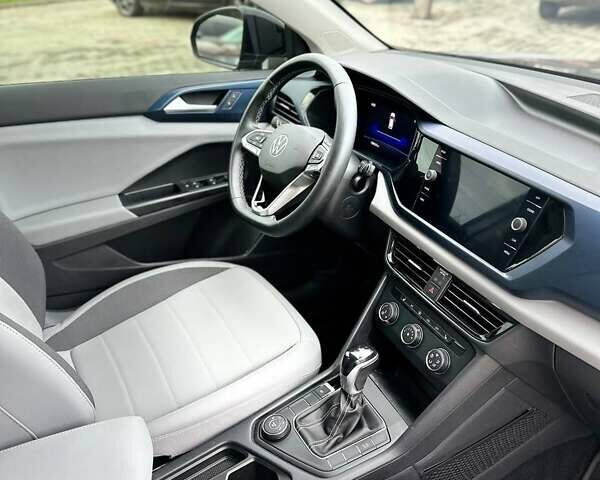 Черный Фольксваген Таос, объемом двигателя 1.5 л и пробегом 130 тыс. км за 17300 $, фото 4 на Automoto.ua