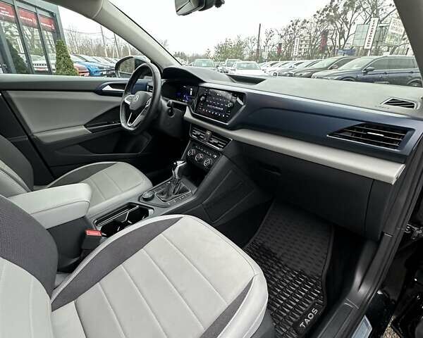 Черный Фольксваген Таос, объемом двигателя 1.5 л и пробегом 55 тыс. км за 19500 $, фото 22 на Automoto.ua