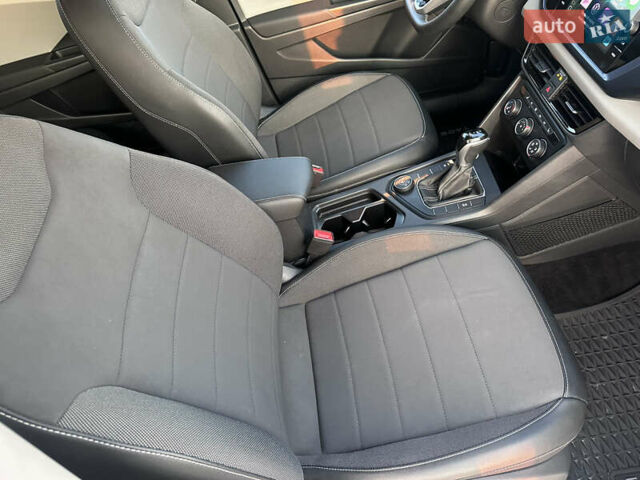 Черный Фольксваген Таос, объемом двигателя 1.5 л и пробегом 77 тыс. км за 18800 $, фото 63 на Automoto.ua