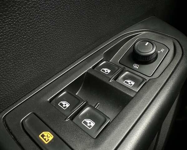 Черный Фольксваген Таос, объемом двигателя 1.5 л и пробегом 55 тыс. км за 19500 $, фото 30 на Automoto.ua