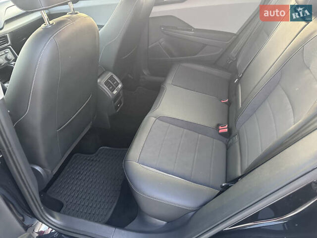 Черный Фольксваген Таос, объемом двигателя 1.5 л и пробегом 77 тыс. км за 18800 $, фото 55 на Automoto.ua