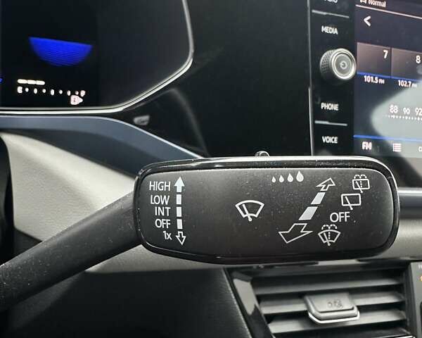 Черный Фольксваген Таос, объемом двигателя 1.5 л и пробегом 55 тыс. км за 19500 $, фото 33 на Automoto.ua