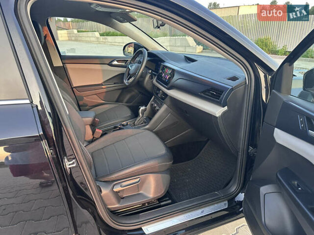 Черный Фольксваген Таос, объемом двигателя 1.5 л и пробегом 77 тыс. км за 18800 $, фото 61 на Automoto.ua