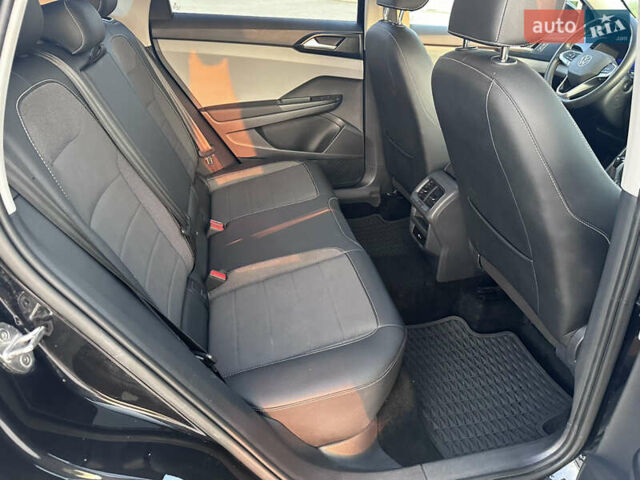 Черный Фольксваген Таос, объемом двигателя 1.5 л и пробегом 77 тыс. км за 18800 $, фото 57 на Automoto.ua