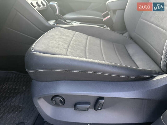 Черный Фольксваген Таос, объемом двигателя 1.5 л и пробегом 77 тыс. км за 18800 $, фото 44 на Automoto.ua