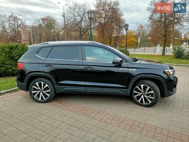 Черный Фольксваген Таос, объемом двигателя 1.5 л и пробегом 55 тыс. км за 20500 $, фото 6 на Automoto.ua