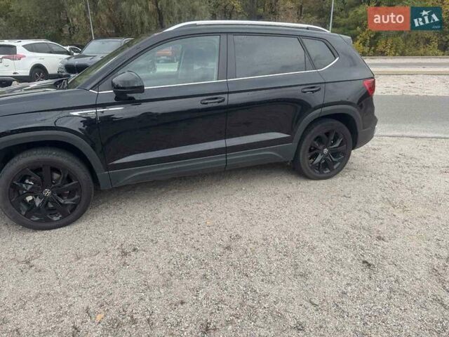 Черный Фольксваген Таос, объемом двигателя 1.5 л и пробегом 81 тыс. км за 18300 $, фото 2 на Automoto.ua