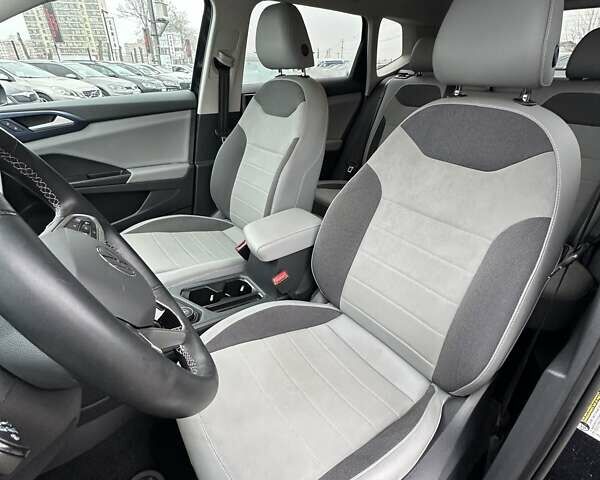 Черный Фольксваген Таос, объемом двигателя 1.5 л и пробегом 55 тыс. км за 19500 $, фото 17 на Automoto.ua