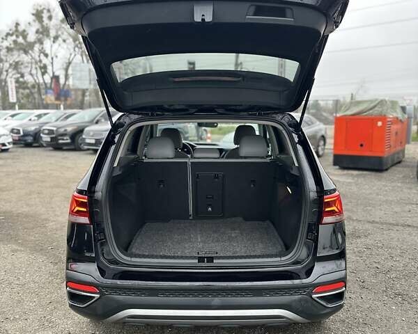 Черный Фольксваген Таос, объемом двигателя 1.5 л и пробегом 55 тыс. км за 19500 $, фото 13 на Automoto.ua