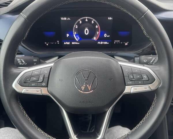 Черный Фольксваген Таос, объемом двигателя 1.5 л и пробегом 81 тыс. км за 18300 $, фото 6 на Automoto.ua