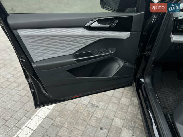 Черный Фольксваген Таос, объемом двигателя 1.5 л и пробегом 57 тыс. км за 22000 $, фото 10 на Automoto.ua