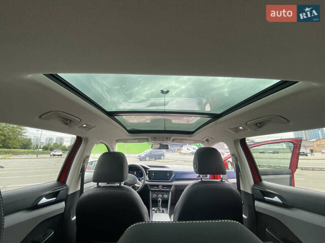 Червоний Фольксваген Таос, об'ємом двигуна 1.5 л та пробігом 92 тис. км за 19000 $, фото 5 на Automoto.ua