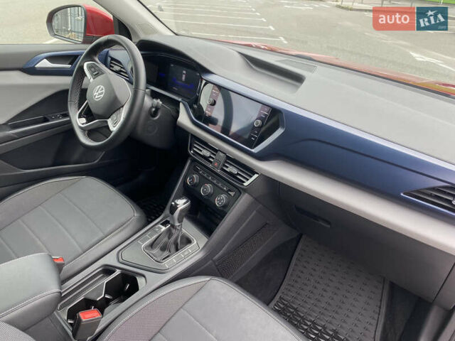 Червоний Фольксваген Таос, об'ємом двигуна 1.5 л та пробігом 92 тис. км за 19000 $, фото 4 на Automoto.ua