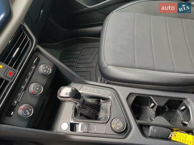 Красный Фольксваген Таос, объемом двигателя 1.5 л и пробегом 77 тыс. км за 19800 $, фото 12 на Automoto.ua