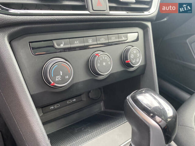 Червоний Фольксваген Таос, об'ємом двигуна 1.5 л та пробігом 92 тис. км за 19000 $, фото 12 на Automoto.ua