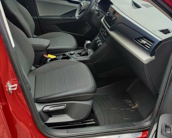 Красный Фольксваген Таос, объемом двигателя 1.5 л и пробегом 77 тыс. км за 19800 $, фото 10 на Automoto.ua