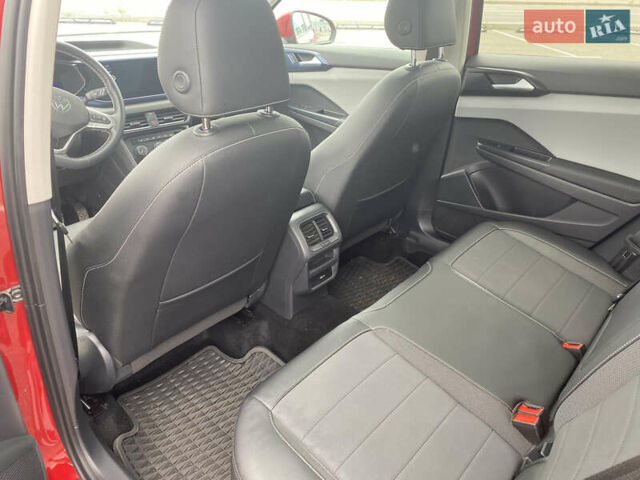 Червоний Фольксваген Таос, об'ємом двигуна 1.5 л та пробігом 92 тис. км за 19000 $, фото 11 на Automoto.ua