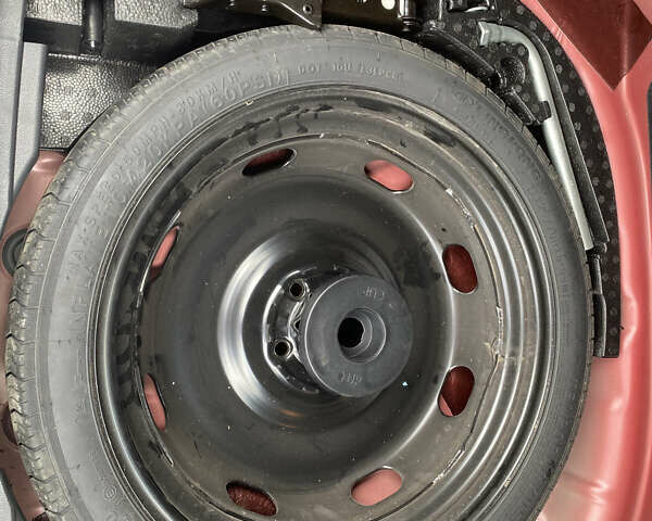 Червоний Фольксваген Таос, об'ємом двигуна 1.5 л та пробігом 92 тис. км за 19000 $, фото 19 на Automoto.ua