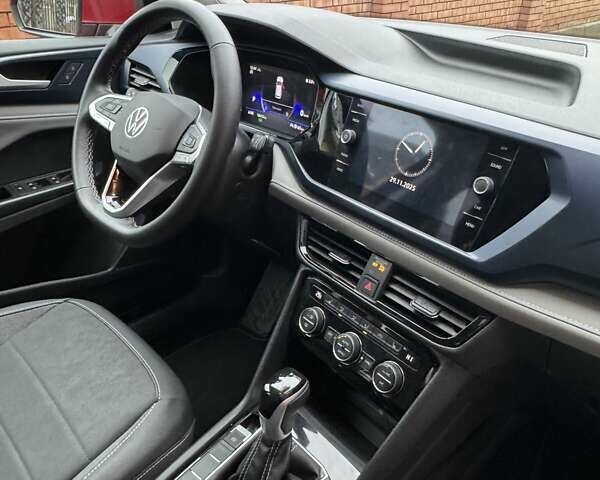 Красный Фольксваген Таос, объемом двигателя 1.5 л и пробегом 16 тыс. км за 25000 $, фото 29 на Automoto.ua