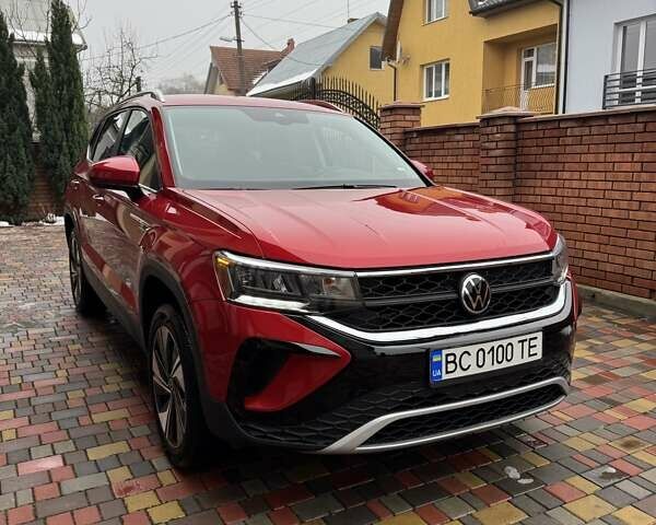 Красный Фольксваген Таос, объемом двигателя 1.5 л и пробегом 16 тыс. км за 25000 $, фото 2 на Automoto.ua