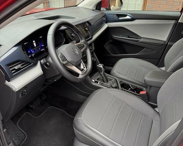 Красный Фольксваген Таос, объемом двигателя 1.5 л и пробегом 16 тыс. км за 25000 $, фото 12 на Automoto.ua